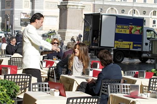 Kate Beckinsale On Set of The Face of an Angel in Rome November 11-2013 