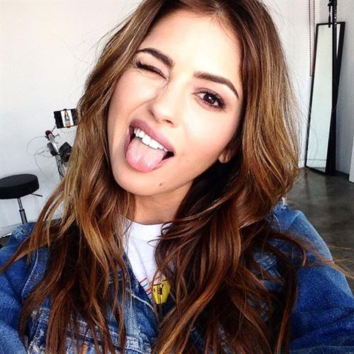 Jehane Paris taking a selfie