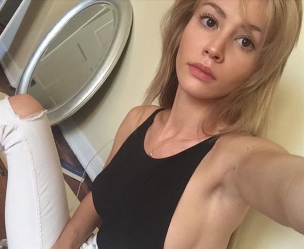 Bryana Holly taking a selfie