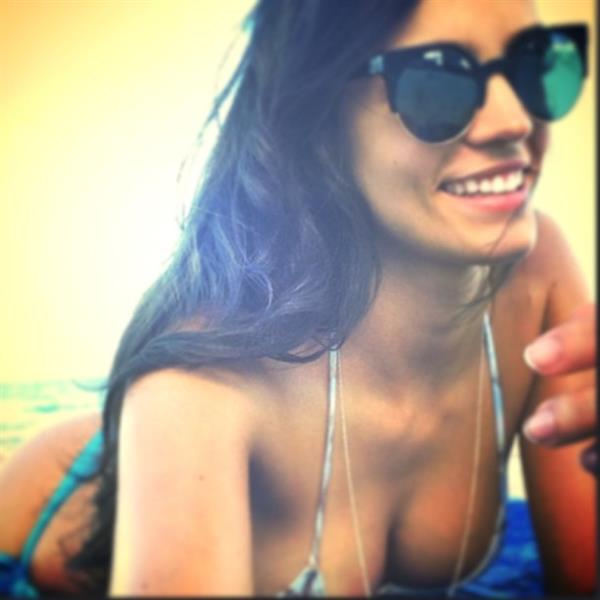 Sofia Resing in a bikini taking a selfie