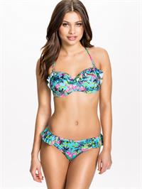 Yara Khmidan in a bikini