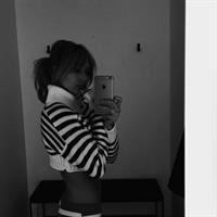 Hailey Bieber taking a selfie