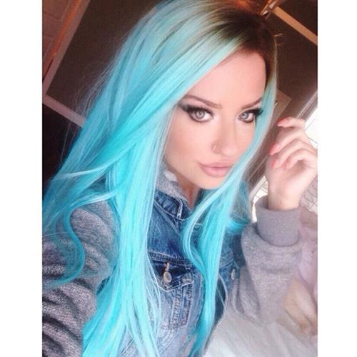 Sheala Foster taking a selfie