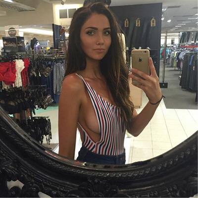 Jessica Green taking a selfie