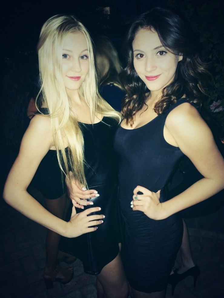 Ava Sambora Pictures in an Infinite Scroll - 424 Pictures