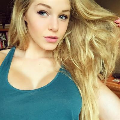 Courtney Tailor taking a selfie