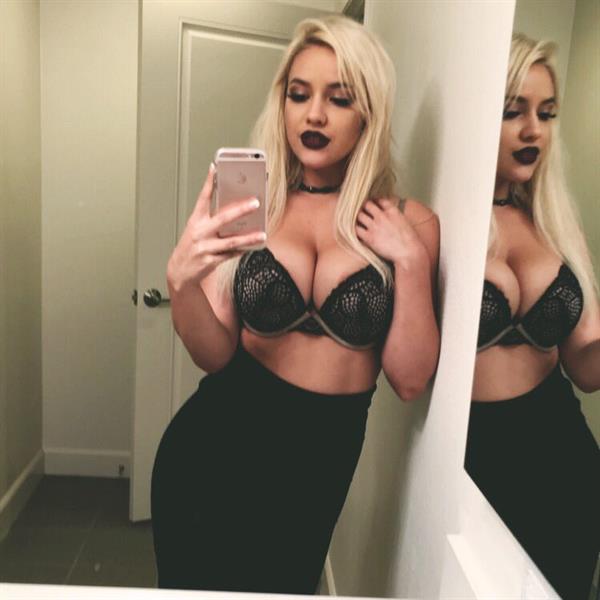 Kylie Page in lingerie taking a selfie