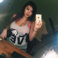 Vicki Li taking a selfie
