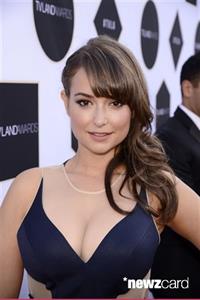 Milana Vayntrub