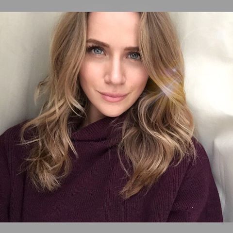Shantel VanSanten taking a selfie