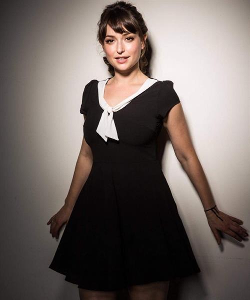 Milana Vayntrub