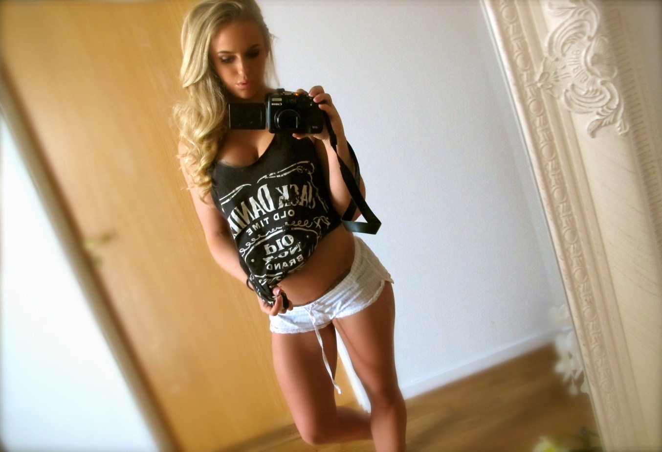 Anna Nyström taking a selfie