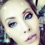 Chloe Rose Lattanzi taking a selfie