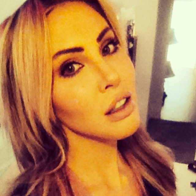 Chloe Rose Lattanzi taking a selfie