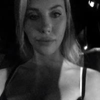 Chloe Rose Lattanzi taking a selfie