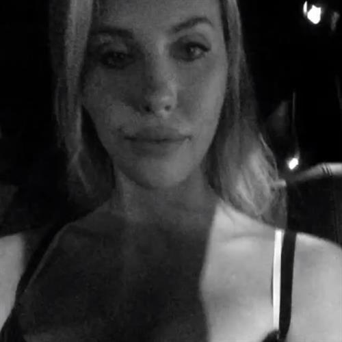 Chloe Rose Lattanzi taking a selfie