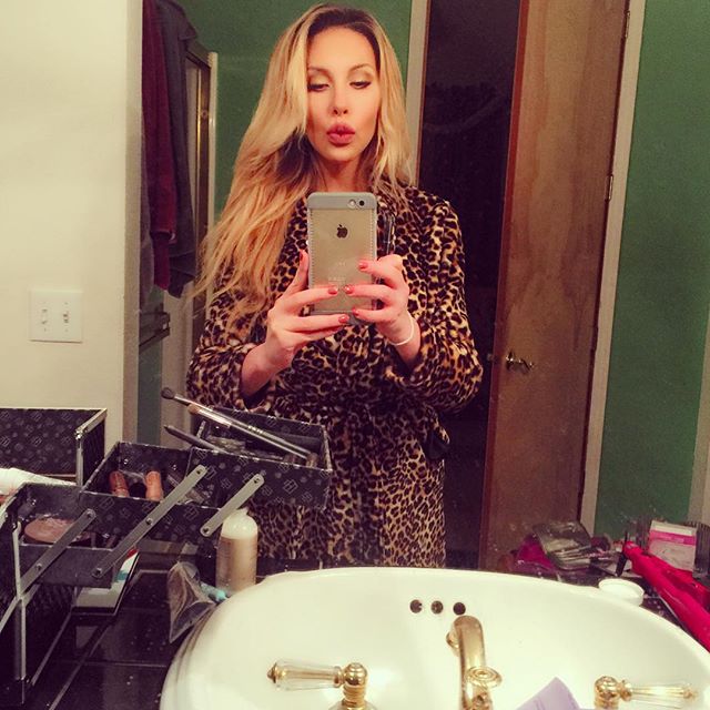 Chloe Rose Lattanzi taking a selfie