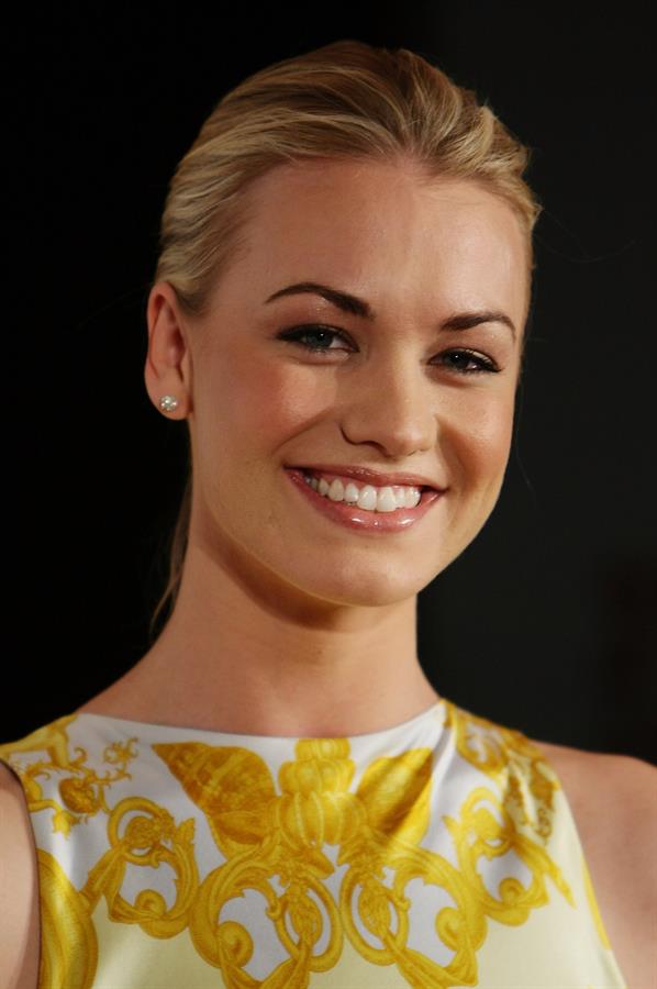 Yvonne Strahovski