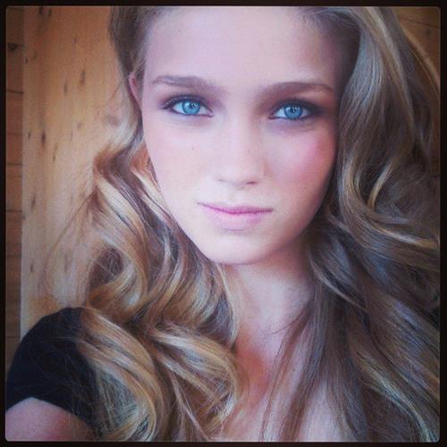 Romy van de Laar taking a selfie