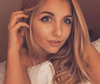 Amber Hill taking a selfie