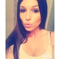 Carolina Neto taking a selfie