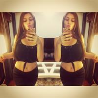 Carolina Neto taking a selfie