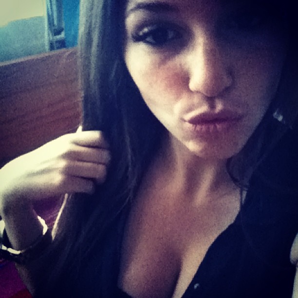 Carolina Neto taking a selfie