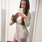 Carolina Neto taking a selfie