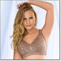 Elisandra Tomacheski in lingerie