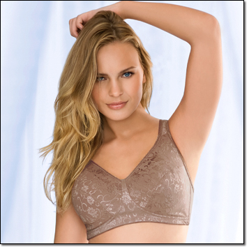 Elisandra Tomacheski in lingerie