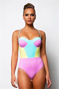 Elisandra Tomacheski in a bikini