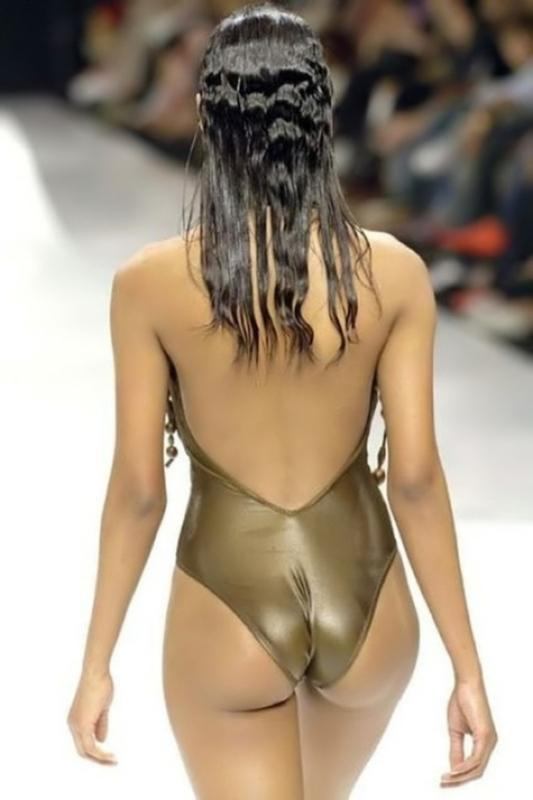 Emanuela de Paula in a bikini - ass