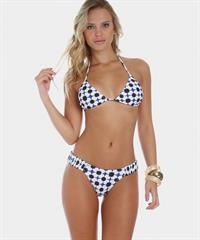 Elisandra Tomacheski in a bikini