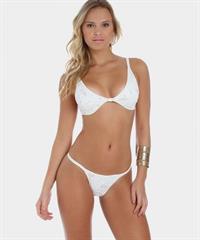 Elisandra Tomacheski in a bikini