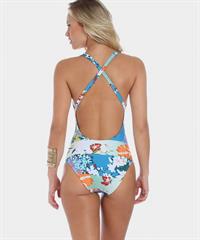 Elisandra Tomacheski in a bikini - ass