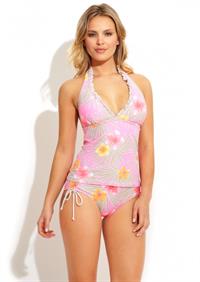 Elisandra Tomacheski in a bikini