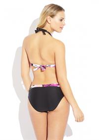 Elisandra Tomacheski in a bikini - ass