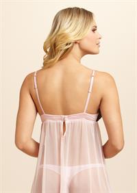 Elisandra Tomacheski in lingerie