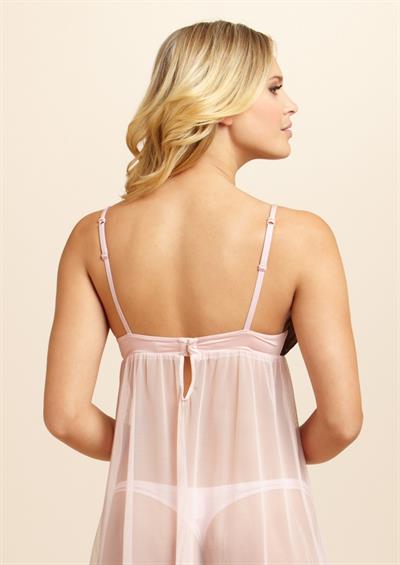 Elisandra Tomacheski in lingerie