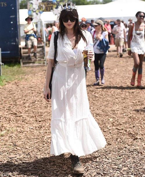 Daisy Lowe