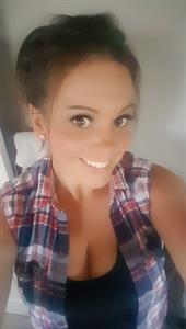 Ttbebe taking a selfie