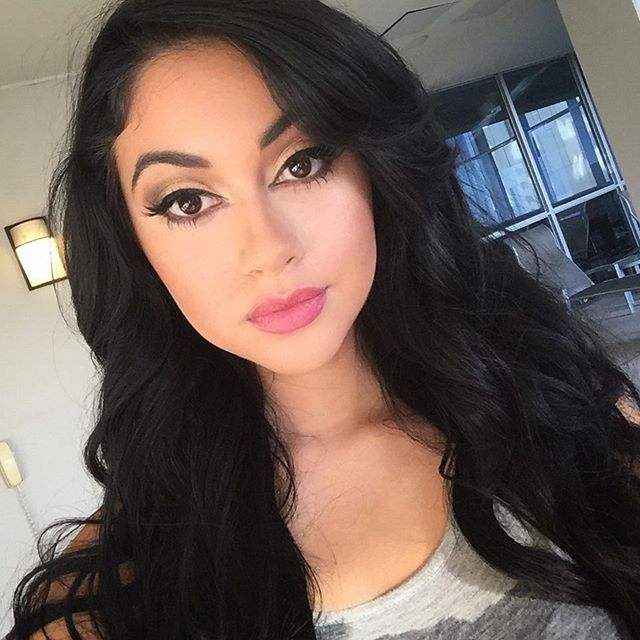 Jailyne Ojeda Ochoa taking a selfie