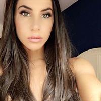 Jen Selter taking a selfie