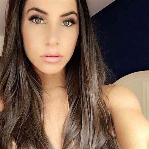 Jen Selter taking a selfie