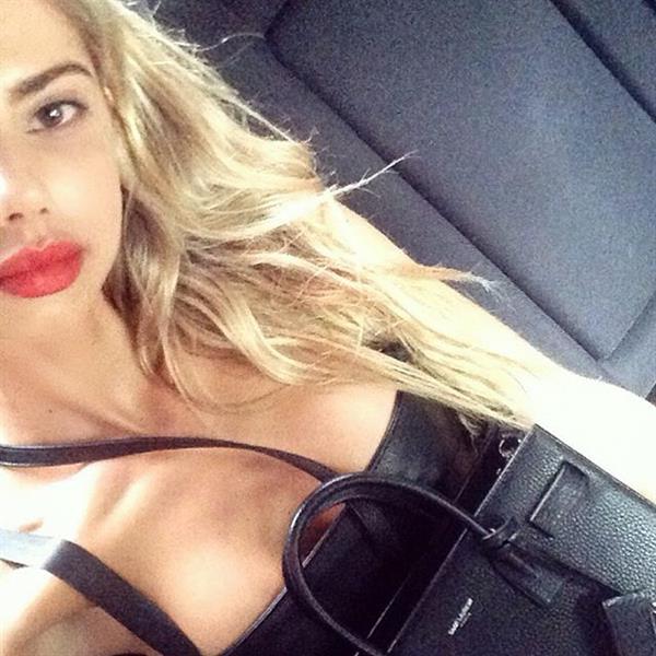 Sahara Ray taking a selfie