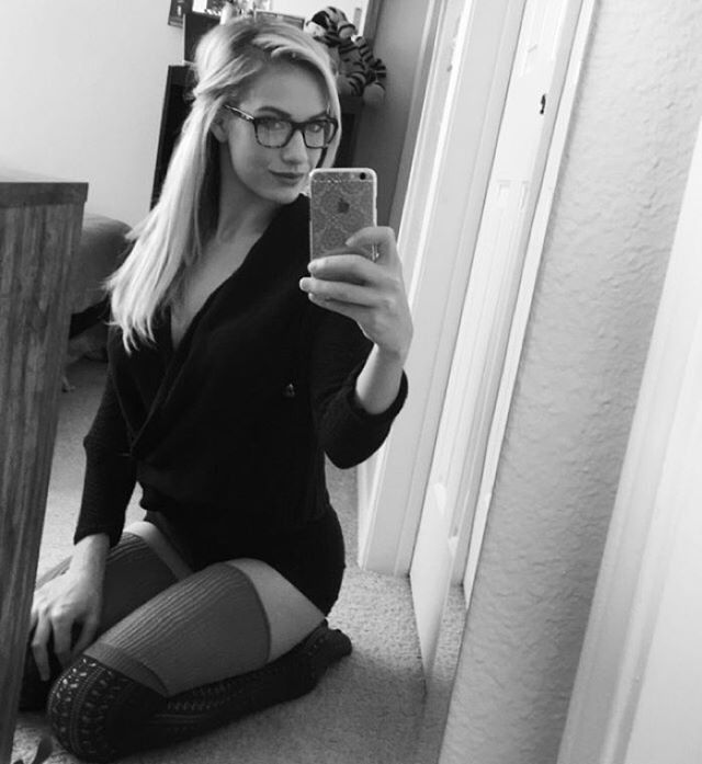 Paige Spiranac taking a selfie