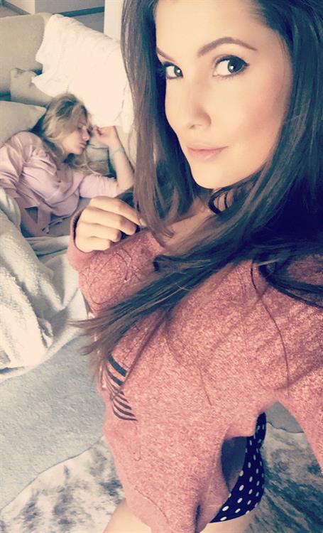 Amanda Cerny taking a selfie