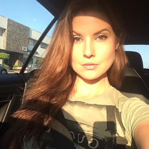 Amanda Cerny taking a selfie