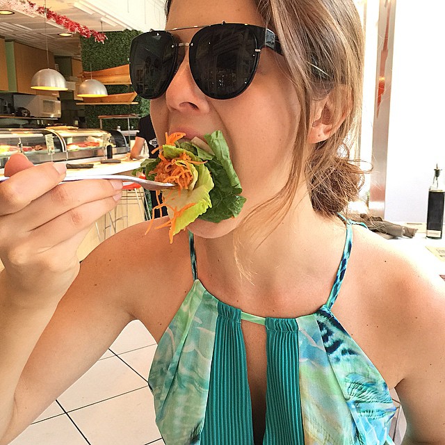 Amanda Cerny taking a selfie