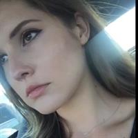 Amanda Cerny taking a selfie